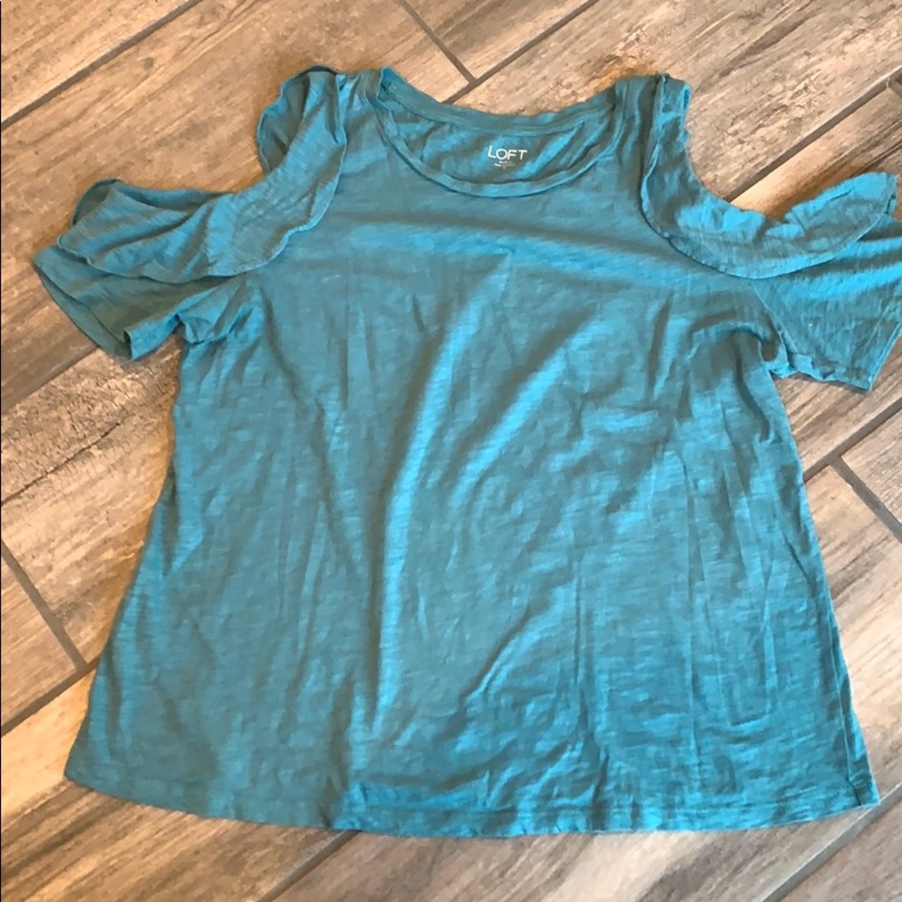 Cold shoulder tee